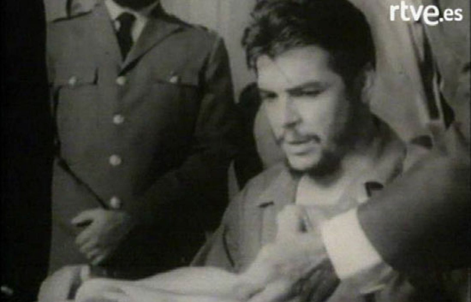 El 'Che' Guevara firma en 1962 un tratado comercial con China
