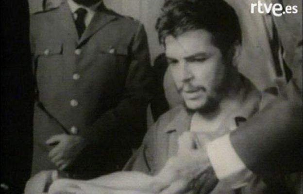 'Che' Guevara firma un tratado