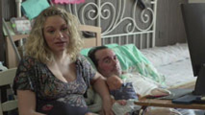 Telediario 1 - El Hospital 12 de Octubre emite un parto en directo para que lo vea el padre, enfermo de ELA