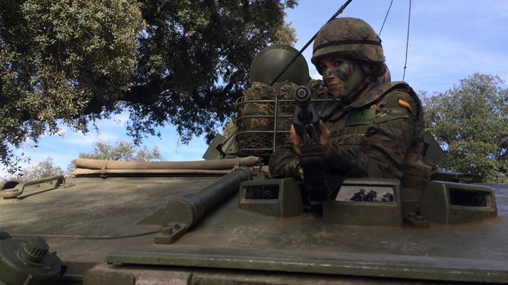 Berta Collado realiza un simulacro militar