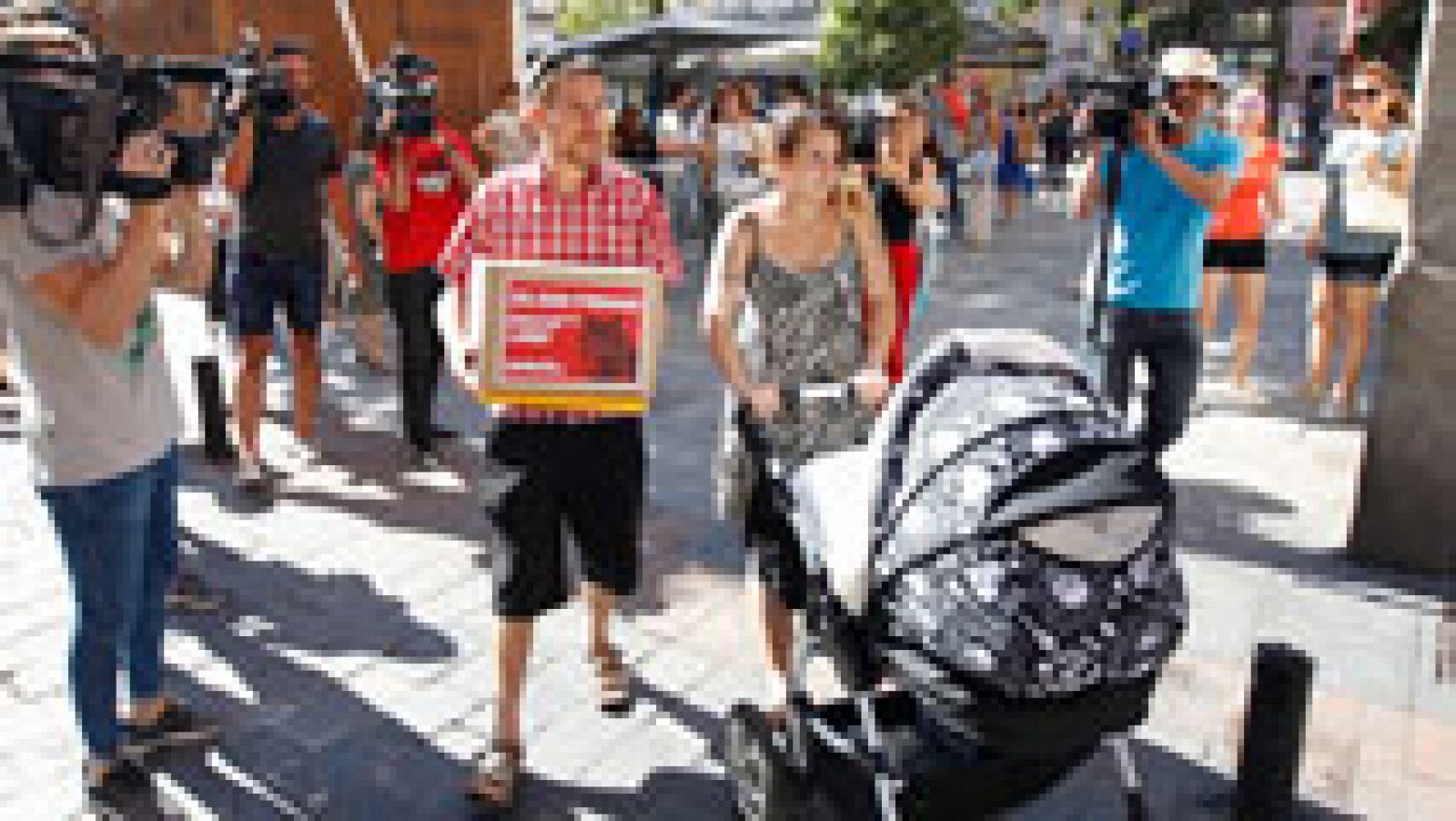 25.000 firmas de apoyo  y un recurso al registro para llamar a su hijo 'Lobo'
