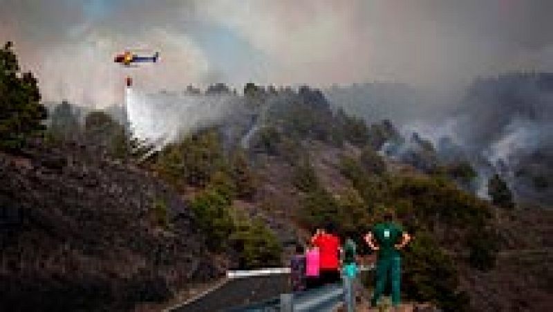 El incendio de La Palma ya está acotado, aunque aún no controlado