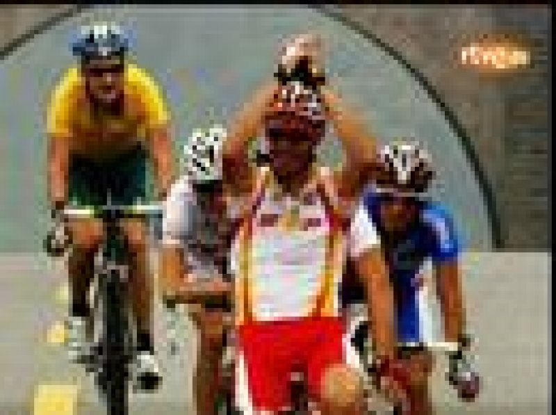 La imagen del ciclista Samuel Sánchez logrando la victoria en la prueba de ciclismo en ruta de los Juegos Olímpicos de Pekín, ha sido una de las imágenes de 2008.