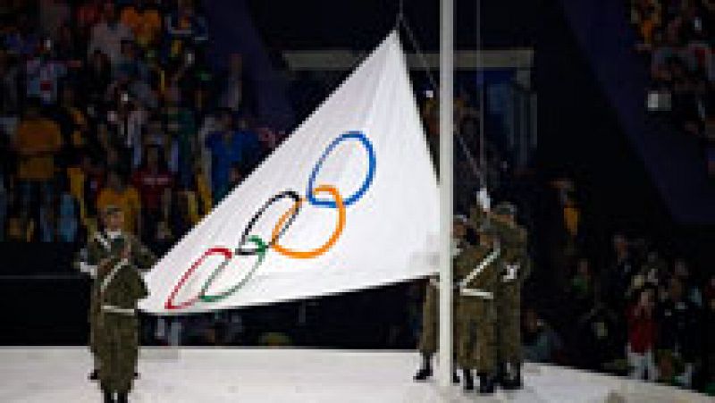 Río 2016 - La bandera olímpica es izada en el estadio de Maracaná