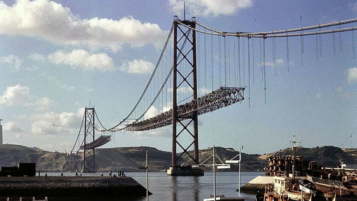 Informativo 24h - El puente lisboeta '25 de Abril' cumple 50 años como testigo de la historia