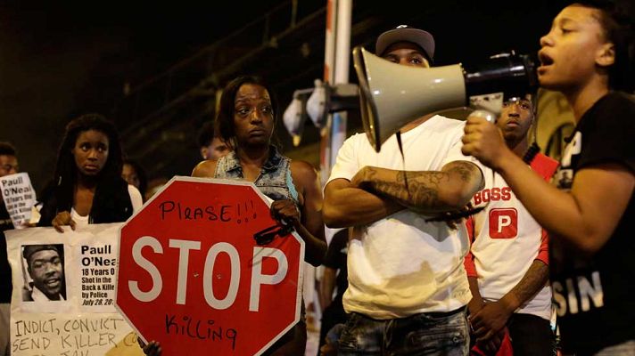 Telediario 1 - Polémica en Chicago por la muerte de un joven detenido tras ser tiroteado y grabado por la policía