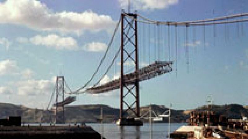 Hoy cumple medio siglo el Puente 25 de abril de Lisboa