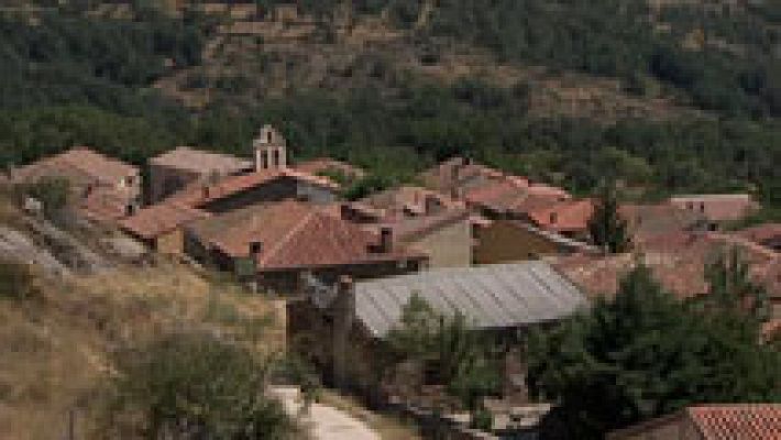 Telediario 1 - En verano las grandes ciudades se van vaciando siendo el destino los pueblos