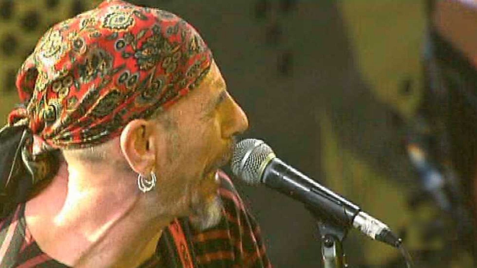 Cachitos de hierro y cromo - Letras de oro - ver ahora