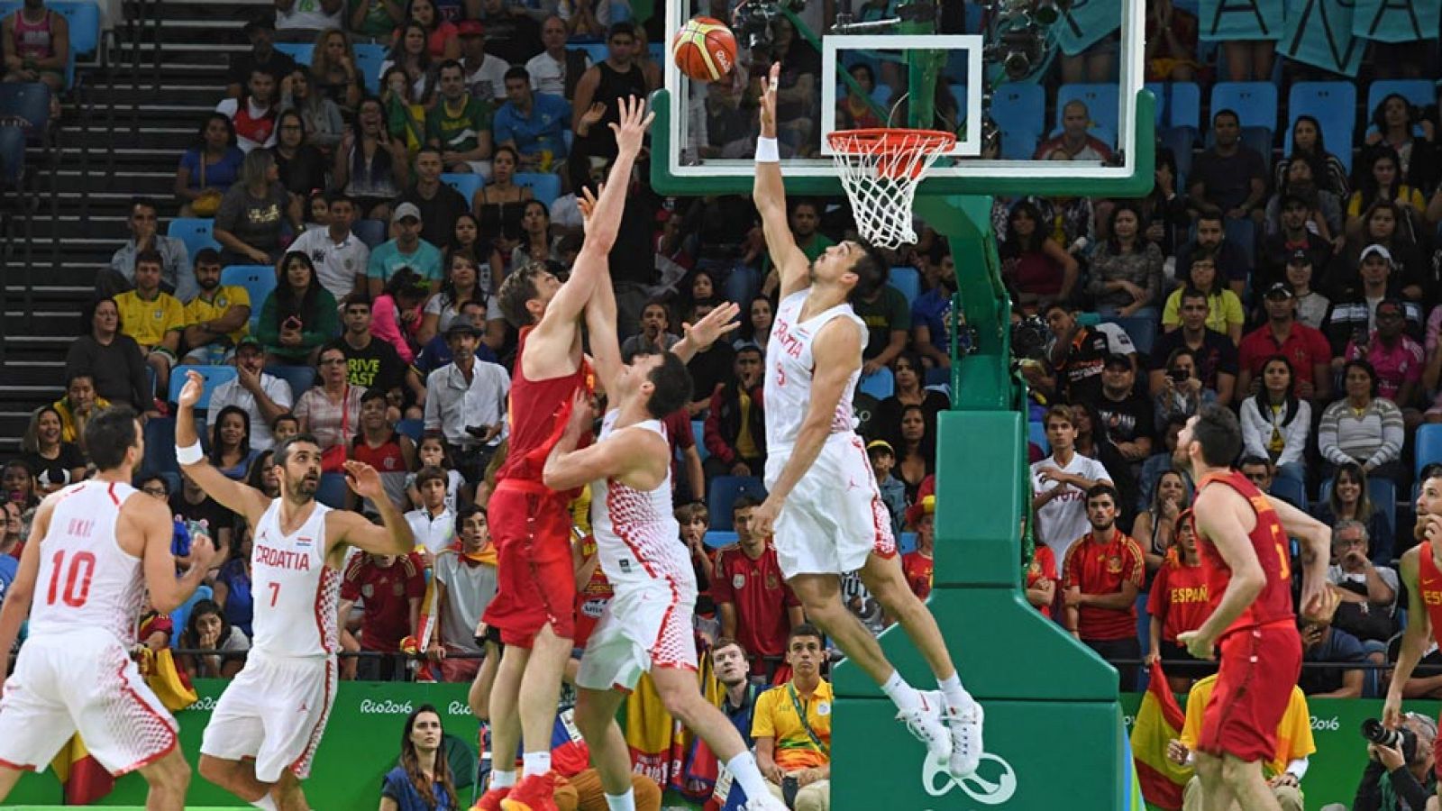 Río 2016. Baloncesto | Saric agua la fiesta a Gasol