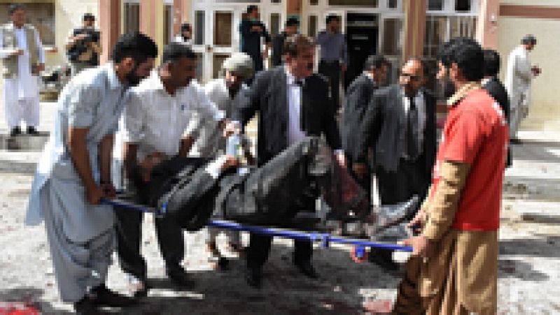 Medio centenar de muertos tras un ataque suicida en un hospital de Pakistán