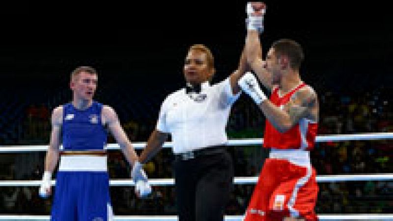 El boxeador español Samuel Carmona vence a Patrick Barnes y pasa a cuartos