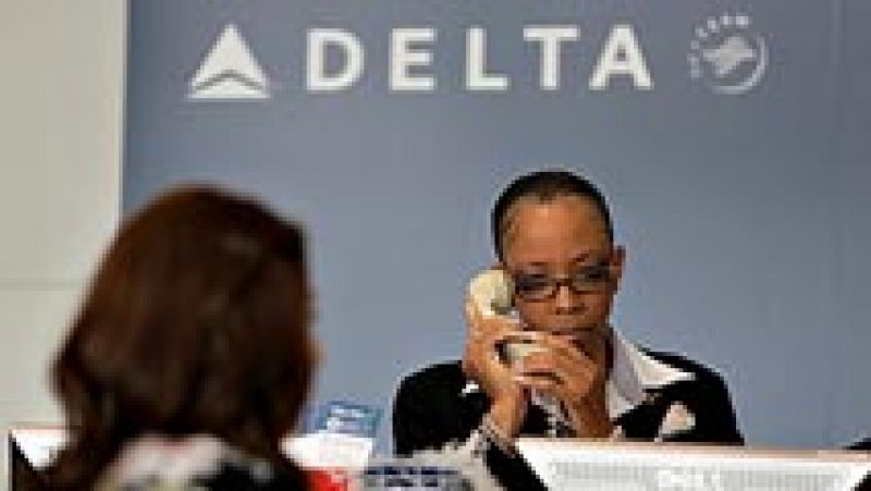 Un problema informático retrasa o cancela cientos de vuelos de la aerolínea Delta