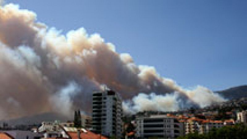 Un incendio sin control alcanza las casas de Funchal, en la isla portuguesa de Madeira