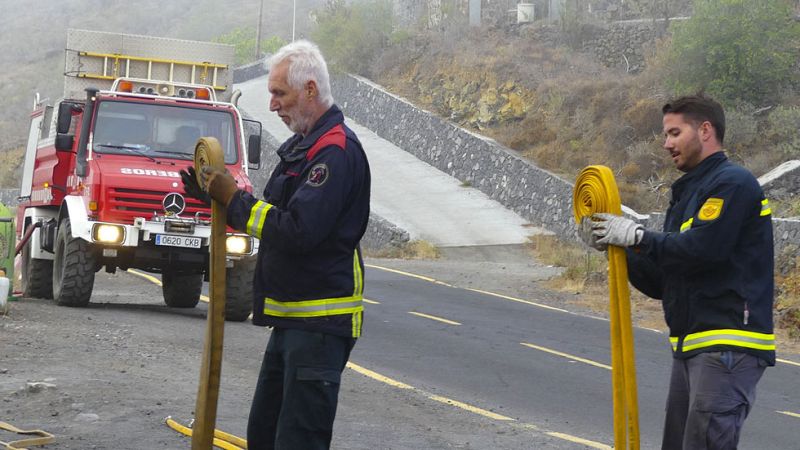 Continúan trabajando para controlar el fuego que ha quemado ya 4.863 hectáreas en La Palma