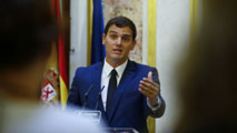 Rivera exige a Rajoy fecha para la investidura y seis condiciones previas sobre regeneración para negociar