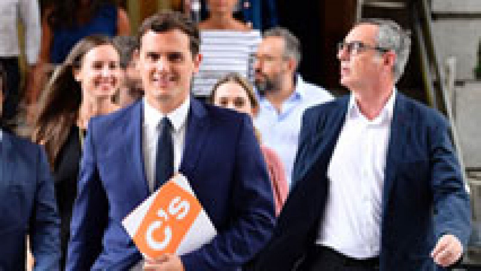 Telediario 1: Ciudadanos abre la puerta a votar "sí" a Rajoy pero exige seis medidas de regeneración y fecha de investidura para negociar | RTVE Play
