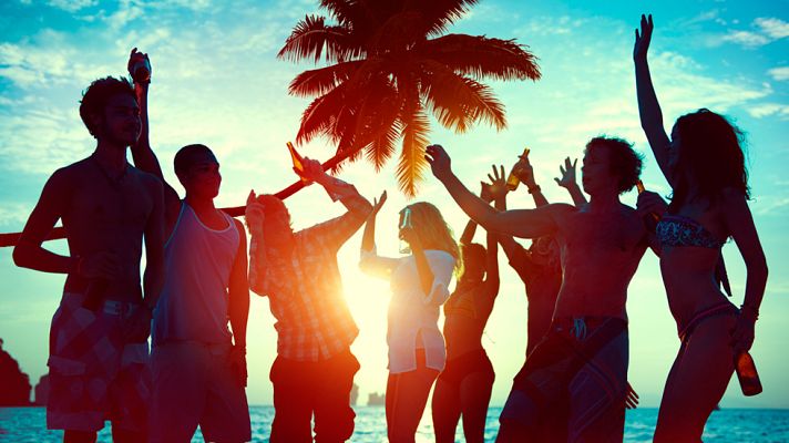 Telediario 1 - El viernes a mediodía es cuando más música se escucha en la playa