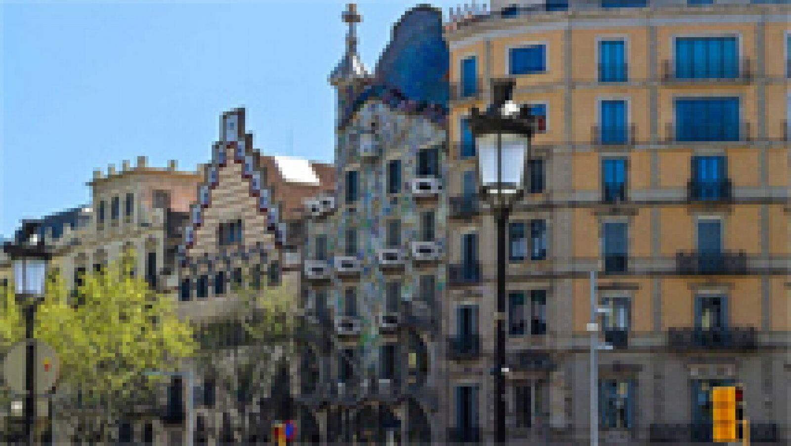 Telediario 1: El Ayuntamiento de Barcelona cerrará 256 pisos turísticos ilegales | RTVE Play