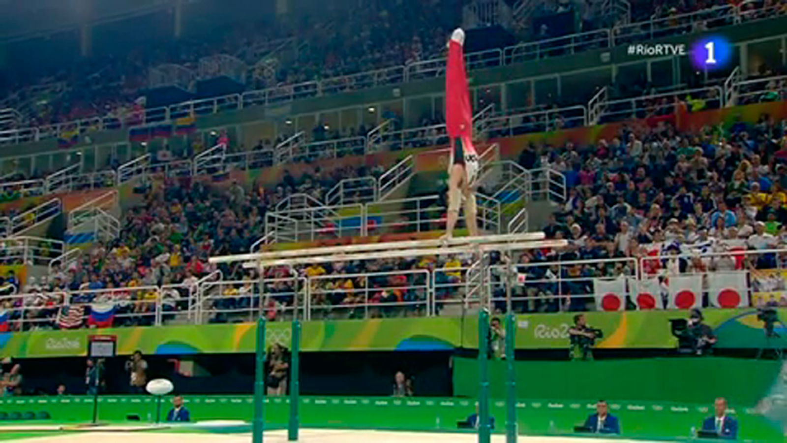 Ejercicio de barras paralelas del japonés Kohei Uchimura