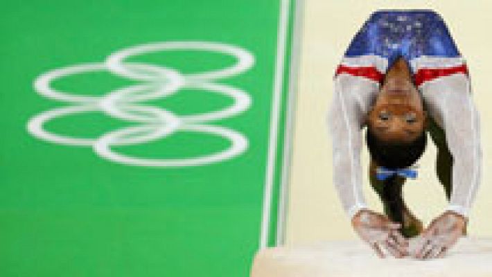 Simone Biles salta en la final de Río de gimnasia artística