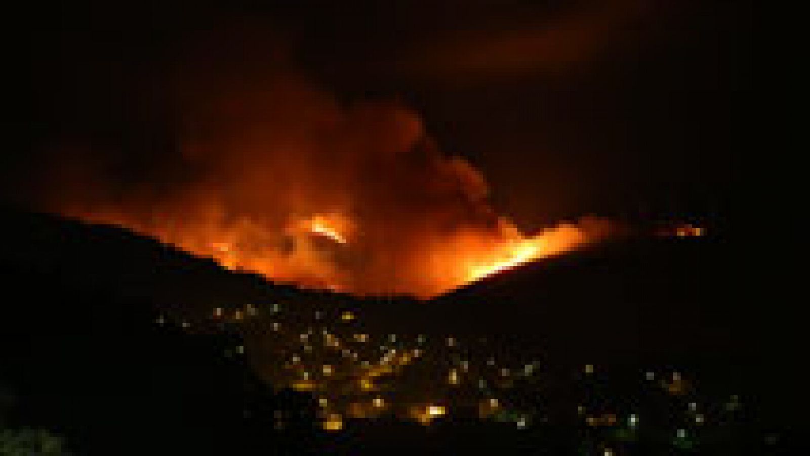 Telediario 1: Tres de los incendios de Galicia siguen amenazando zonas habitadas mientras se producen las primeras detenciones | RTVE Play