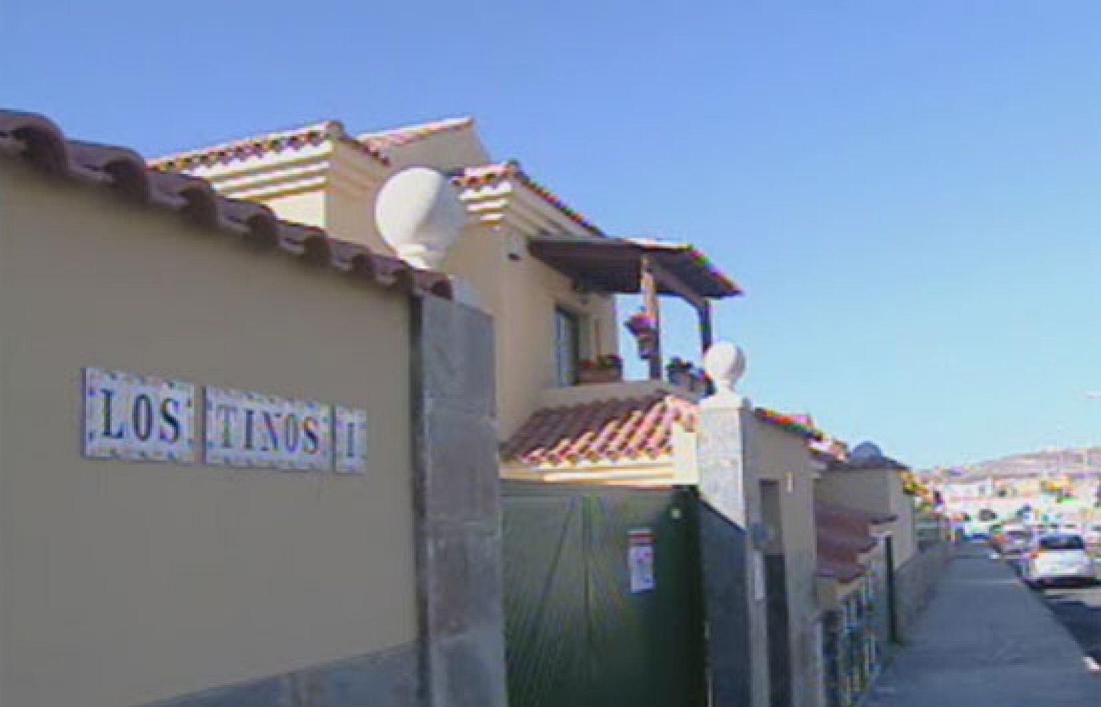 La Policía trata de aclarar las circunstancias de la muerte de un hombre y una mujer en San bartolomé de Tirajana, en Gran Canaria. Fueron encontrados en su casa, él ahorcado y ella con síntomas de haber sido estrangulada.