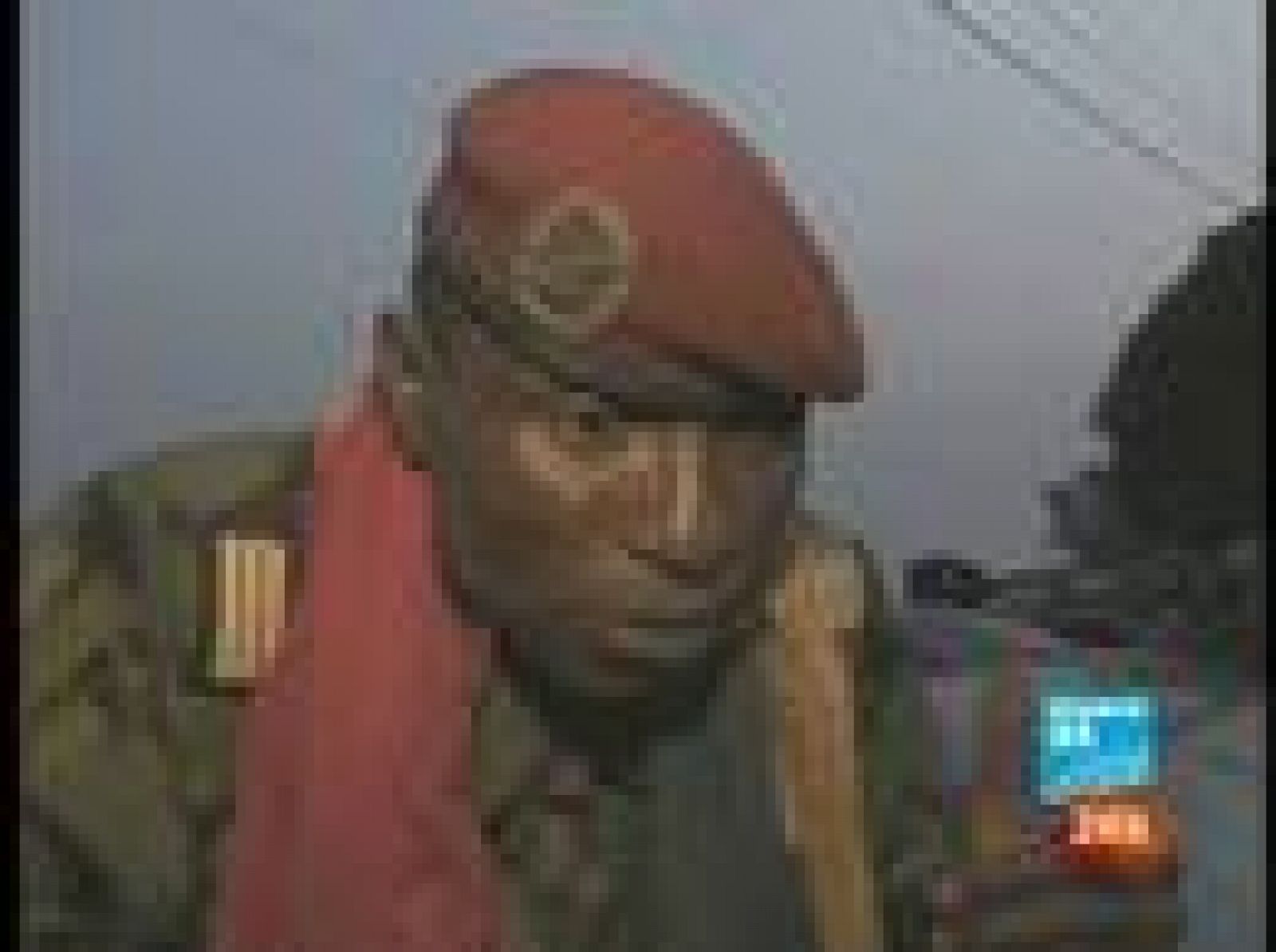 El presidente de Senegal, Abdulaye Wade, ha pedido este viernes en París apoyo para la junta militar que se ha hecho con el poder en Guinea Conakry después de dar un golpe de Estado tras la muerte del presidente Lansana Conte.