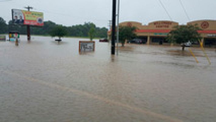 Miles de evacuados por inundaciones en Luisiana