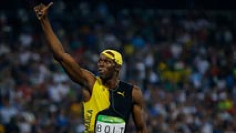 Usain Bolt ha logrado su tercera medalla olímpica consecutiva en tres juegos diferentes en los 100 metros. El jamaicano tuvo una mala salida pero se repuso para acabar imponiéndose de manera aplastante, 9.81.