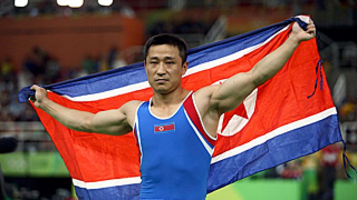 El norcoreano Ri conquista el oro en la final de salto
