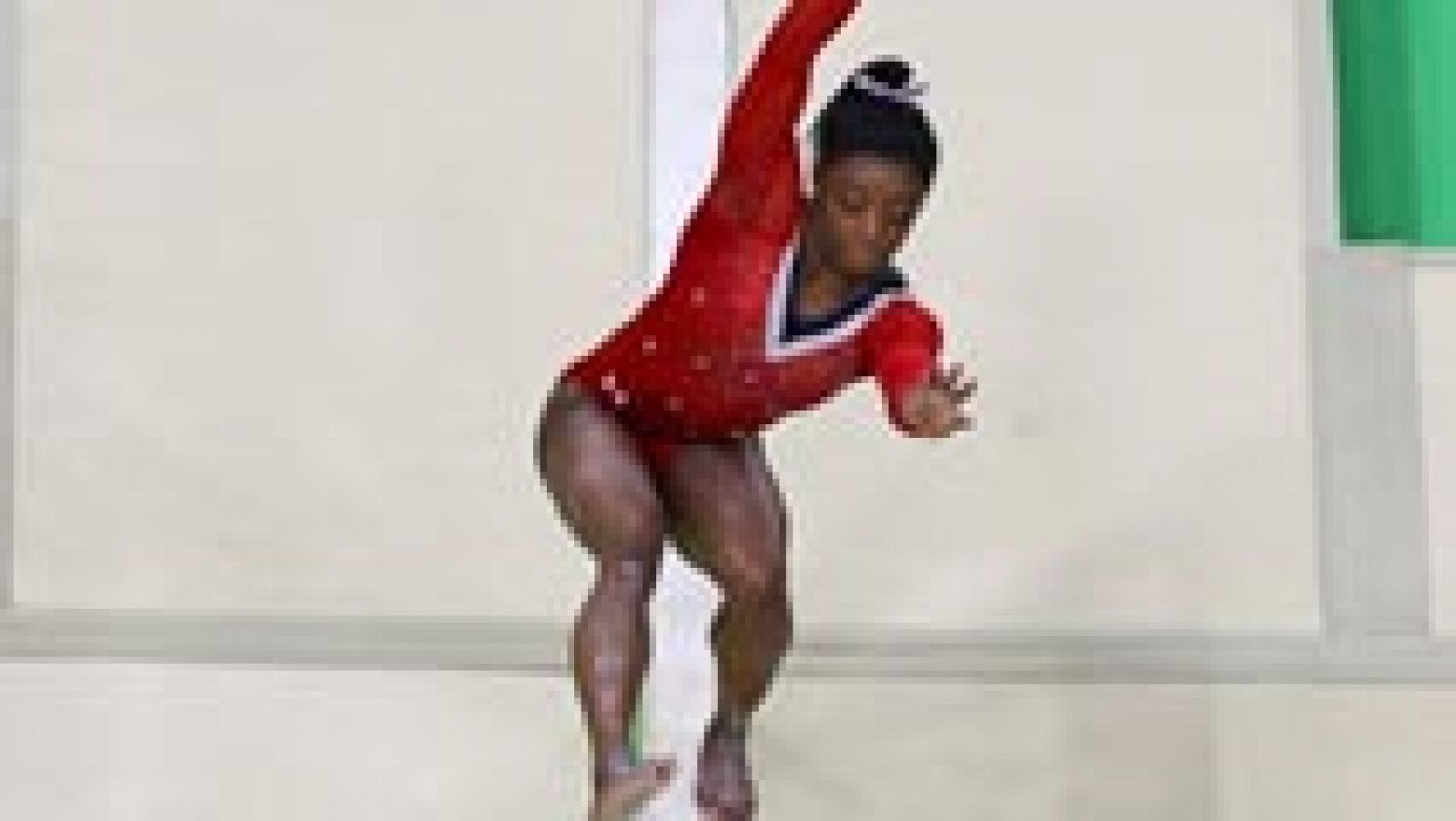 Bronce para Simone Biles en la final de barra de equilibrios