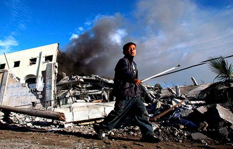  Ataques israelís sobre Gaza dejan más de 195 muertos