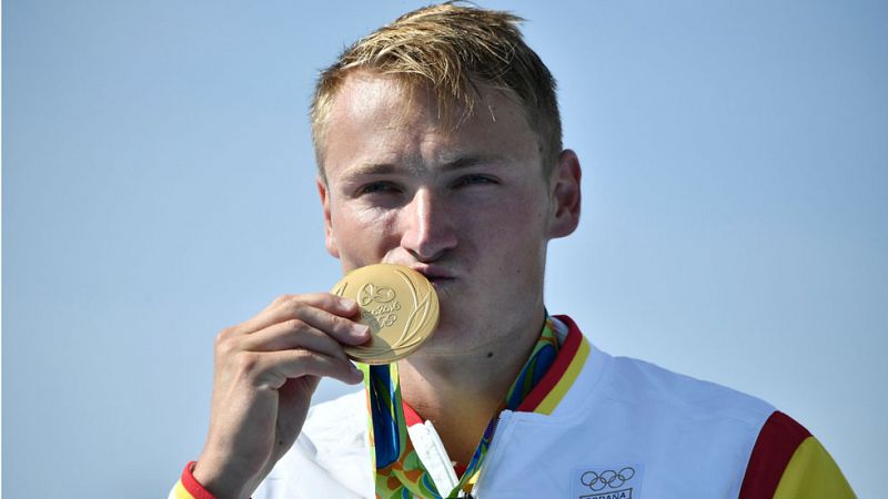 Walz, español de padre británico y madre alemana, ha recibido la medalla de oro en la prueba de K1 1.000 metros, donde ha vencido con un poderoso esprint final. Es la sexta medalla de los Juegos de Río para España, la cuarta de oro.