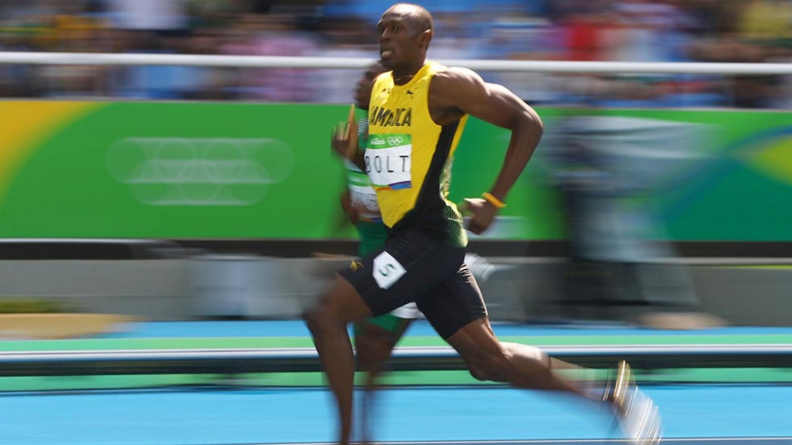 Bolt prolonga su 'paseo' en Río y se mete en las semis de los 200 metros