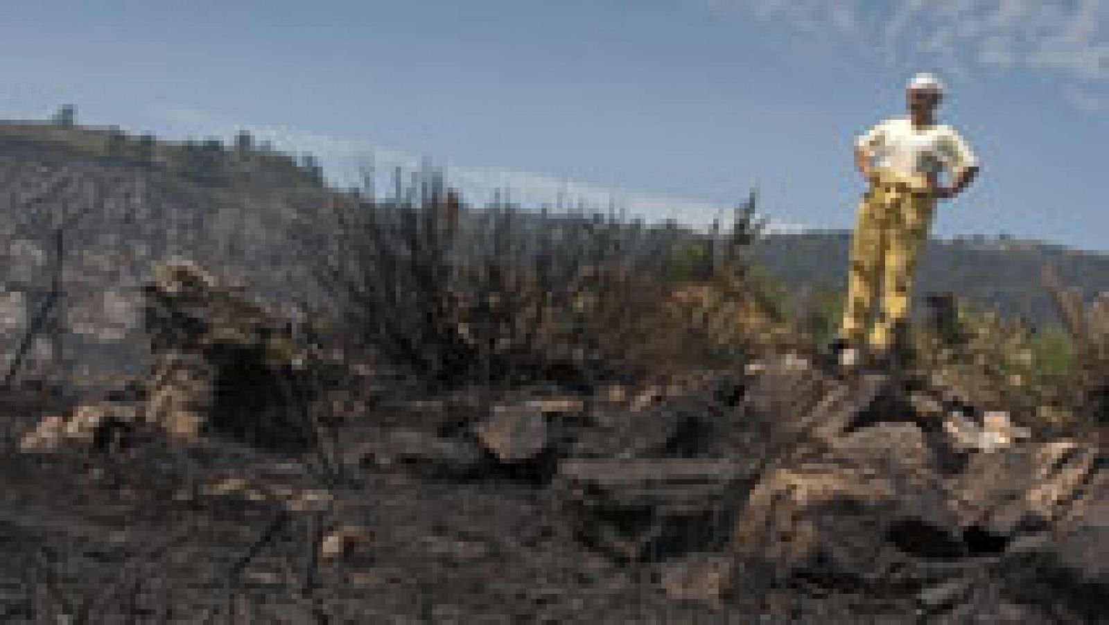 Telediario 1: El fuego concede una tregua a Galicia aunque sigue la lucha contra un incendio en Lalín, en Pontevedra | RTVE Play