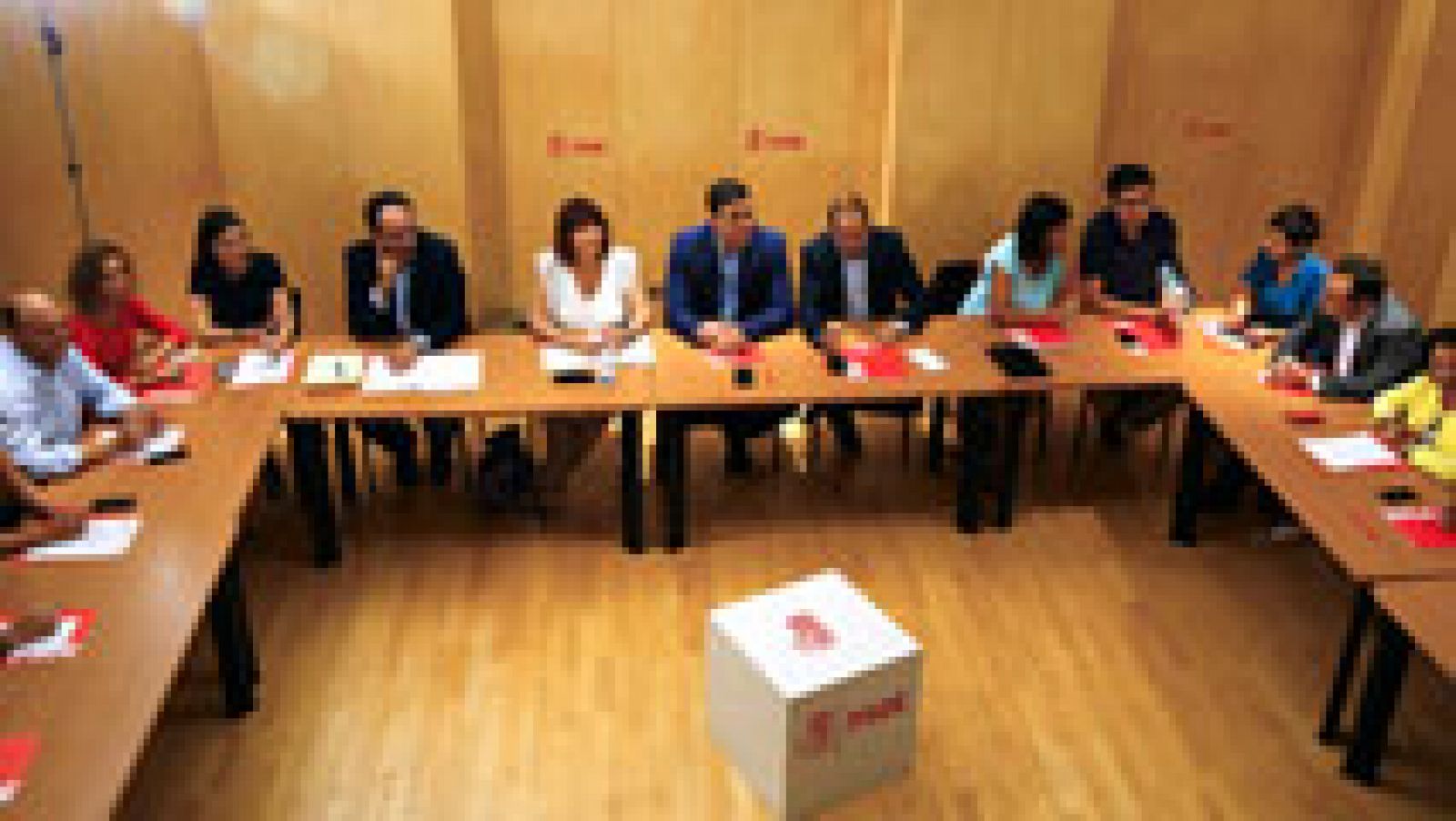 Telediario 1: Pedro Sánchez ha reunido a la cúpula directiva socialista y a la de su grupo parlamentario, para ratificar su 'NO' a la investidura de Rajoy | RTVE Play