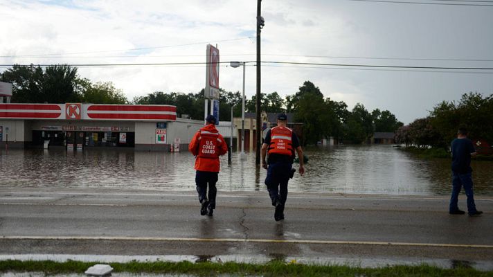 Telediario 1 - La lluvia torrencial provoca inundaciones de proporciones históricas en el estado de Luisiana