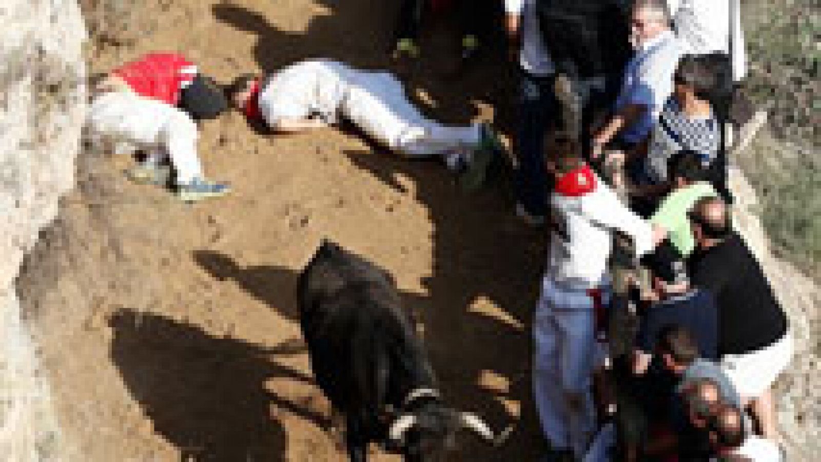 Telediario 1: Una mujer fallece tras precipitarse por un barranco en los 'Encierros del Pilón' de Falces, en Navarra | RTVE Play