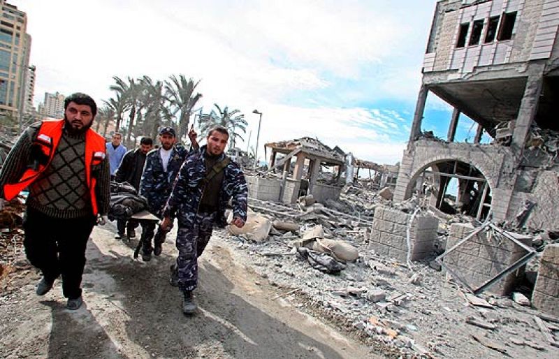  Los bombardeos israelíes sobre Gaza dejan más de 200 muertos