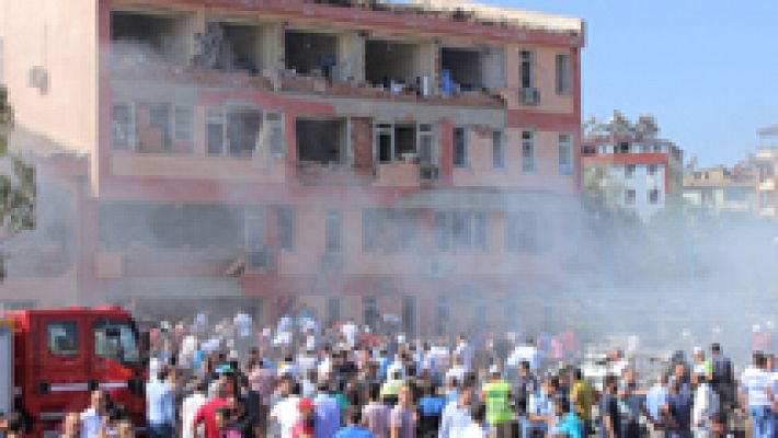 Al menos tres muertos y 73 heridos en un atentado contra una comisaría en Turquía