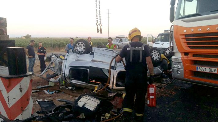 Telediario 1 - Dos fallecidos y 39 heridos en un accidente múltiple en la A-4 en Ciudad Real