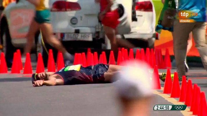 Río 2016 - ohann Diniz se desmaya en los 50 kilómetros marcha pero sigu