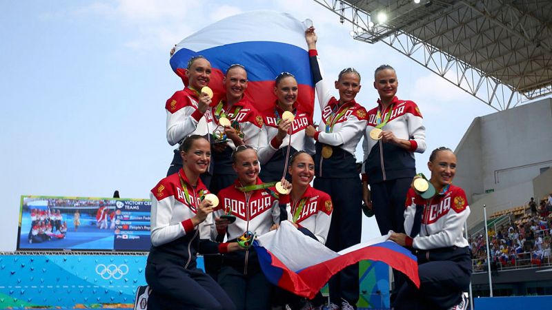 Rusia se mostr intratable en la final por equipos de natacin sincronizada, donde venci con 196,1 puntos, ms de tres puntos por encima de China. Japn, por su parte, se impuso en la lucha por el bronce con Ucrania.