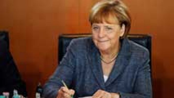 Angela Merkel anima a los ejecutivos de empresas alemanas a contratar refugiados