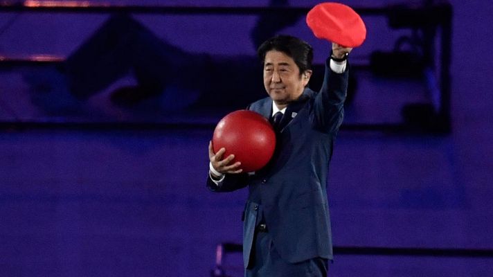 El primer ministro de Japón llega a Río con la ayuda de Súper Mario
