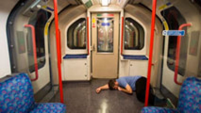 El metro de Londres inaugura su servicio nocturno en las líneas Central y Victoria