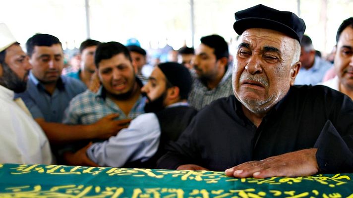 Telediario 1 - Turquía entierra a los muertos del último atentado, sin confirmar si fue obra del Estado Islámico