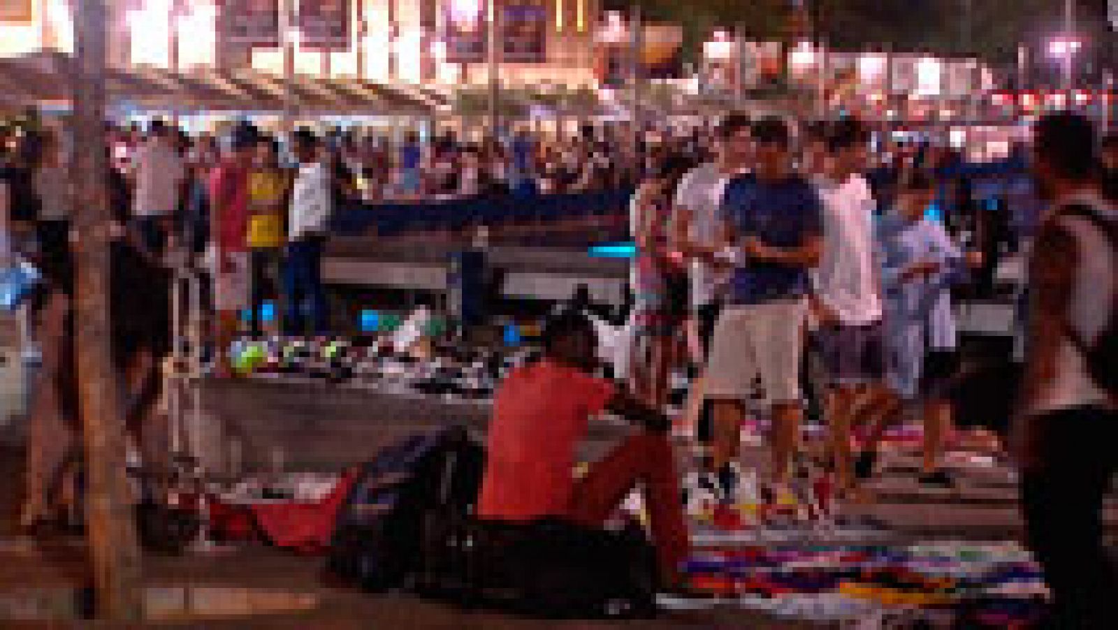 Telediario 1: Los comerciantes de la zona del puerto de Barcelona denuncian la presencia de cientos de manteros | RTVE Play