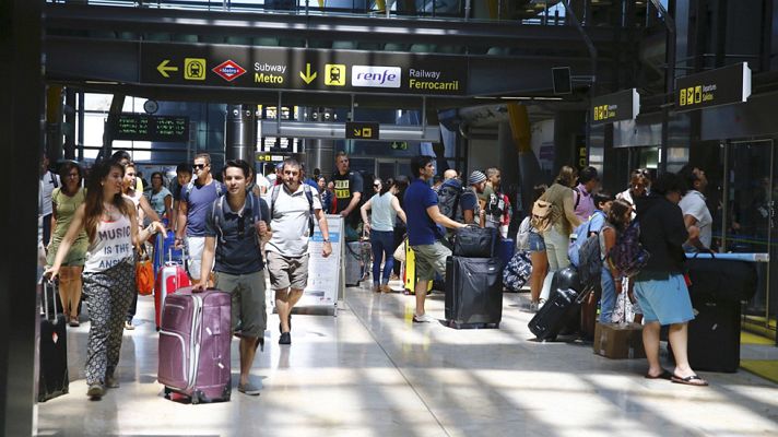 Telediario 1 - Viajar en septiembre u octubre es hasta un 30% más barato que hacerlo en julio y agosto